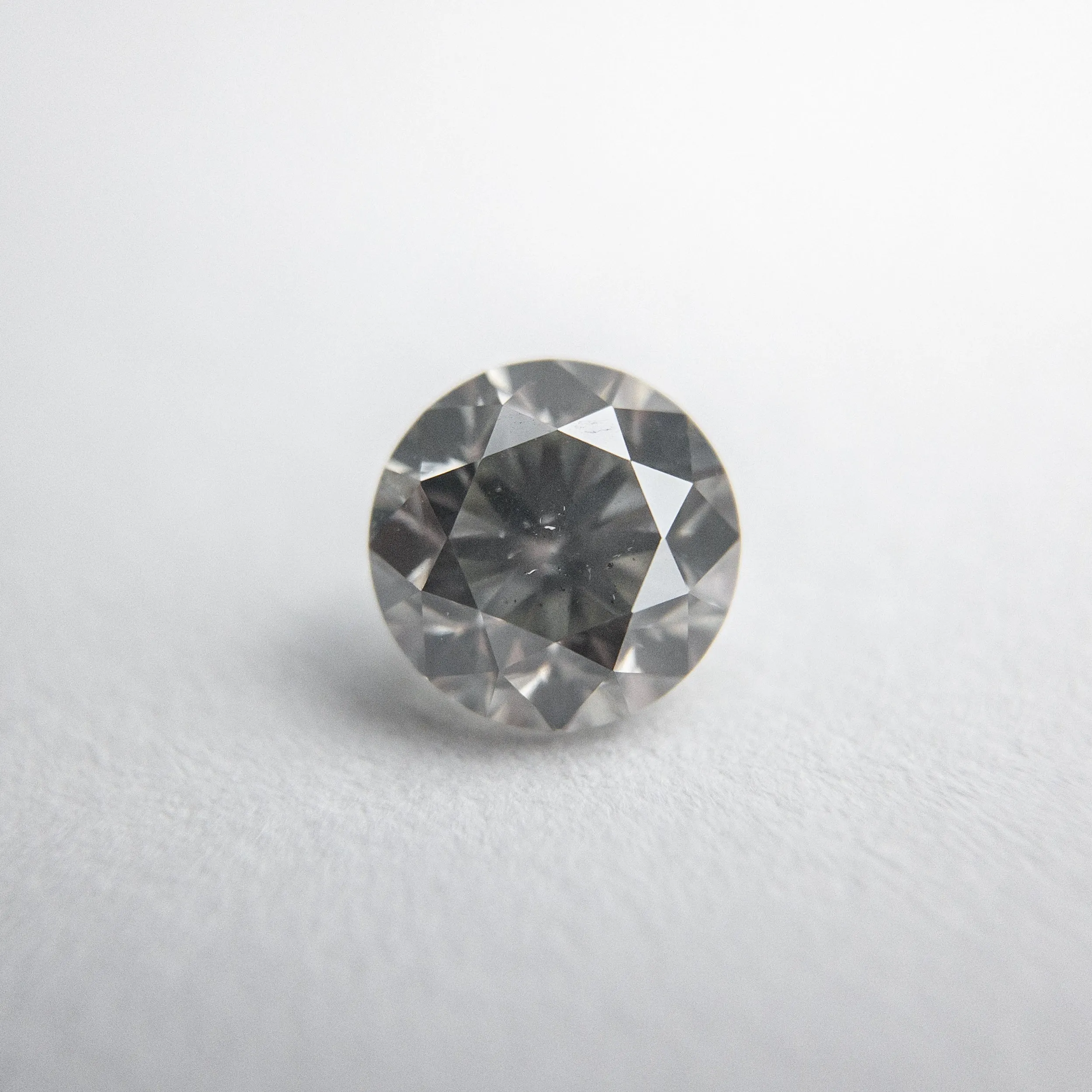 0.65ct 5.33x5.31x3.49mm Fancy Grey Round Brilliant 18273-05