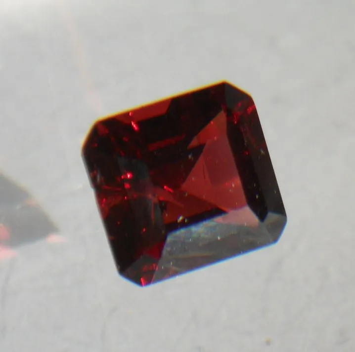 2.07 CTS. SQUARE CUT RASPBERRY RED GARNET EXCELLENT LUSTER