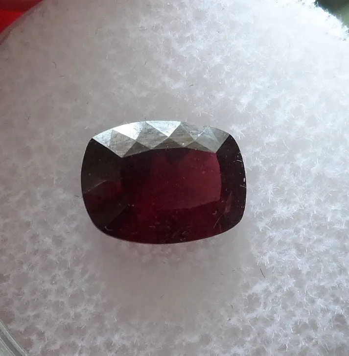 2.27 CTS. BEAUTIFUL BLOOD RED/PURPLE CUSHION CUT MT. GARNET