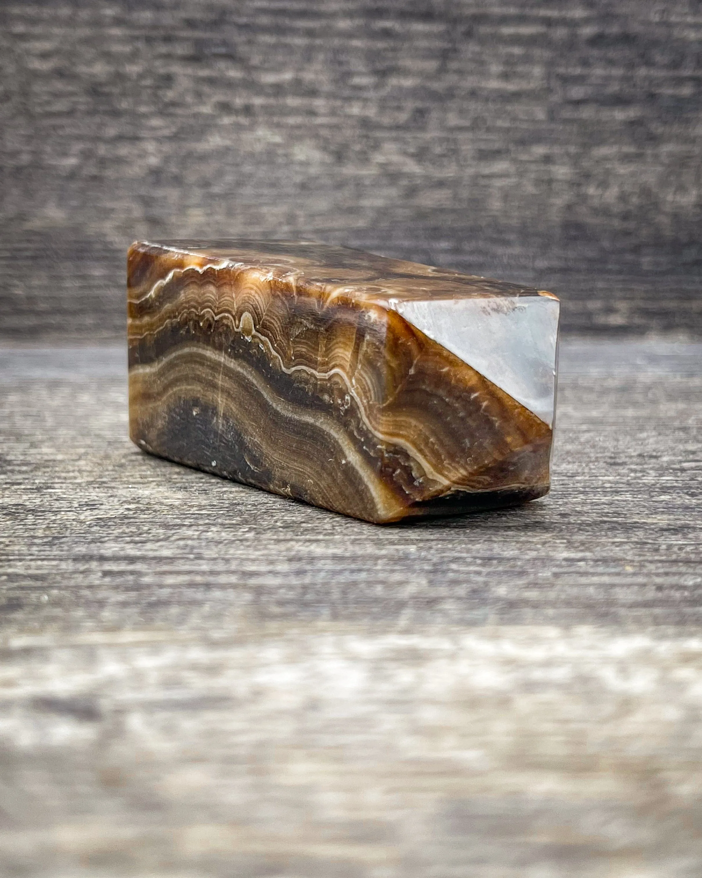 Brown Onyx Tower Carving, 131g