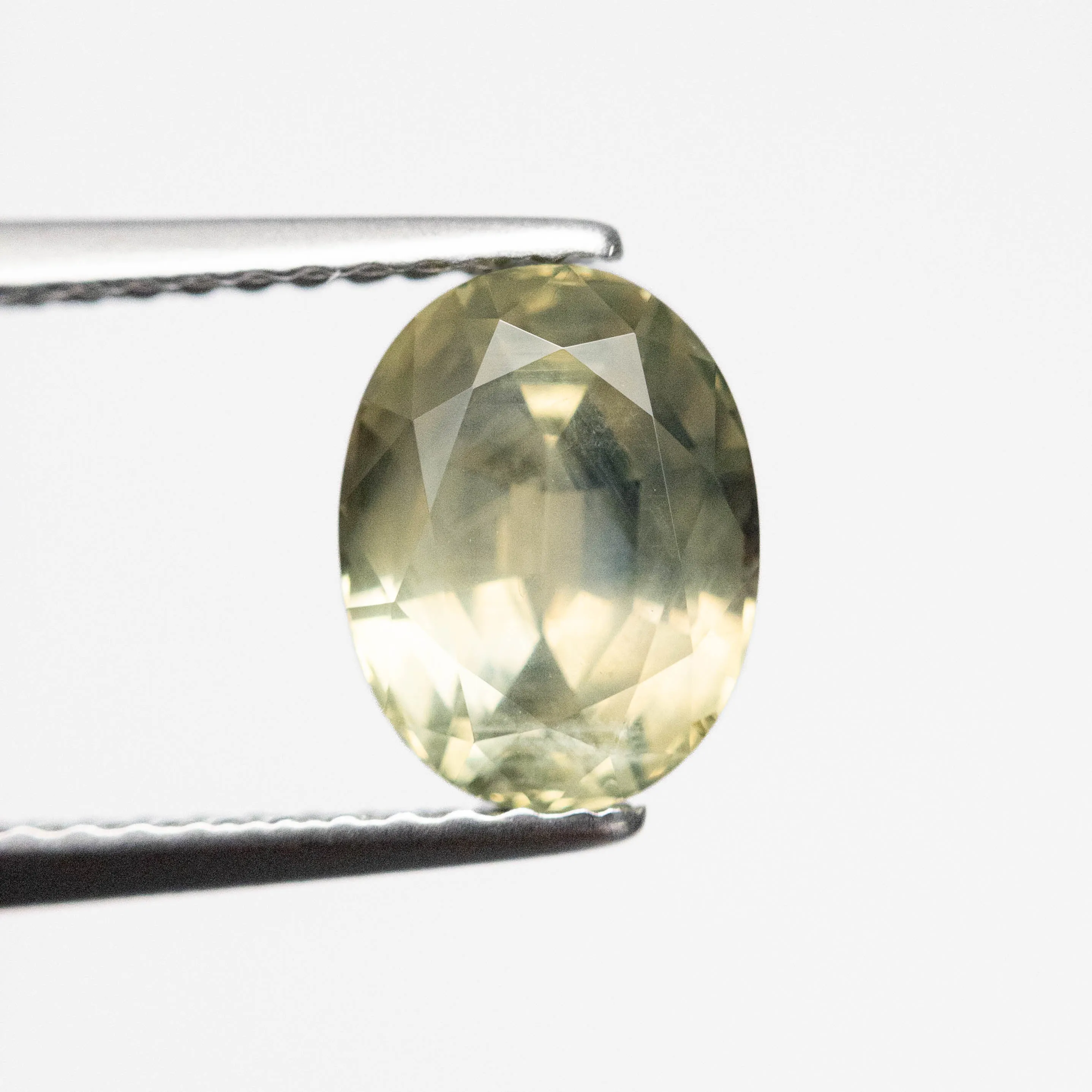 Green/Yellow Brilliant Sapphire - 2.04ct Oval