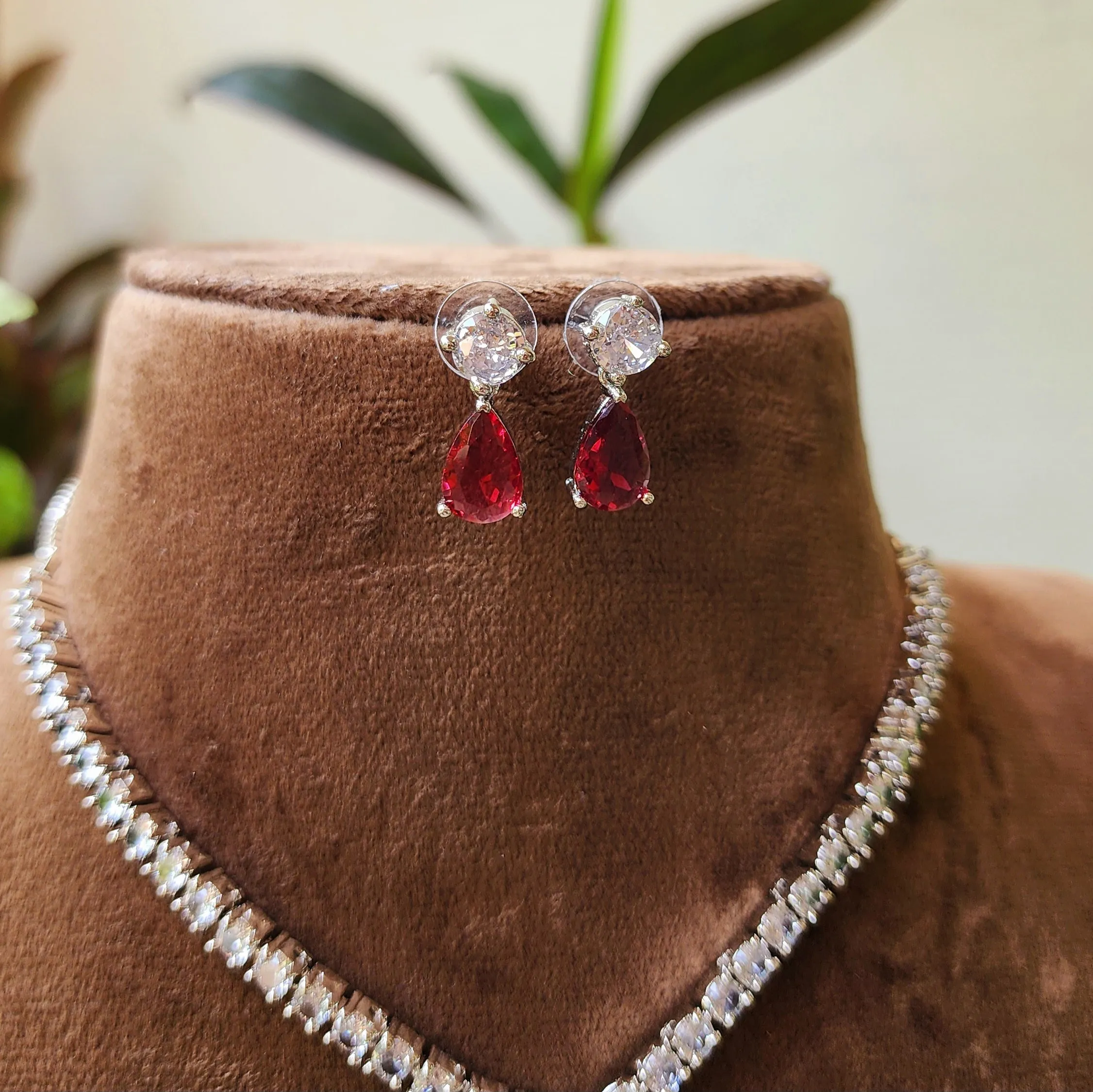 Red Pear Stone Neckset