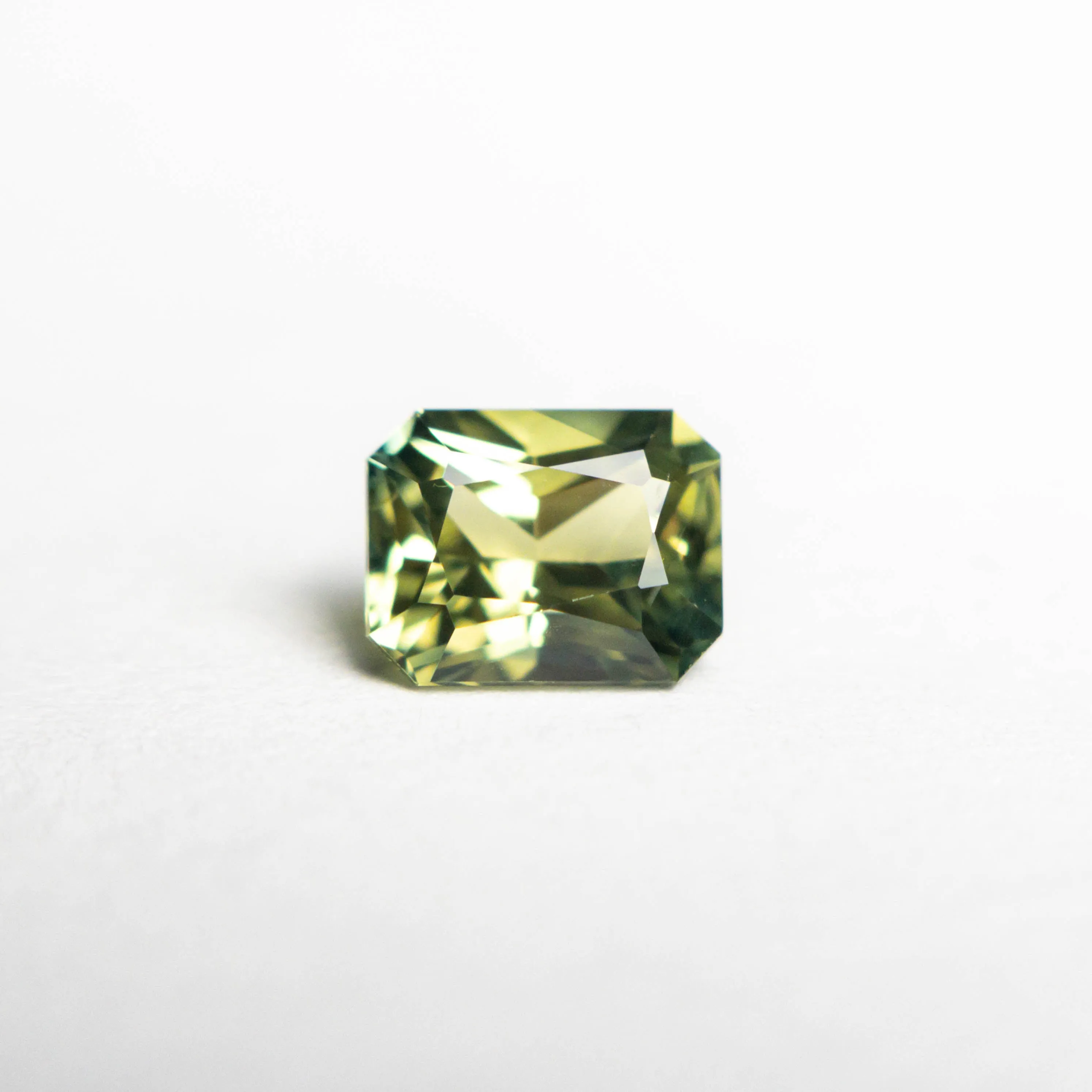 Yellow/Green Brilliant Sapphire - 1.13ct Cut Corner Rectangle