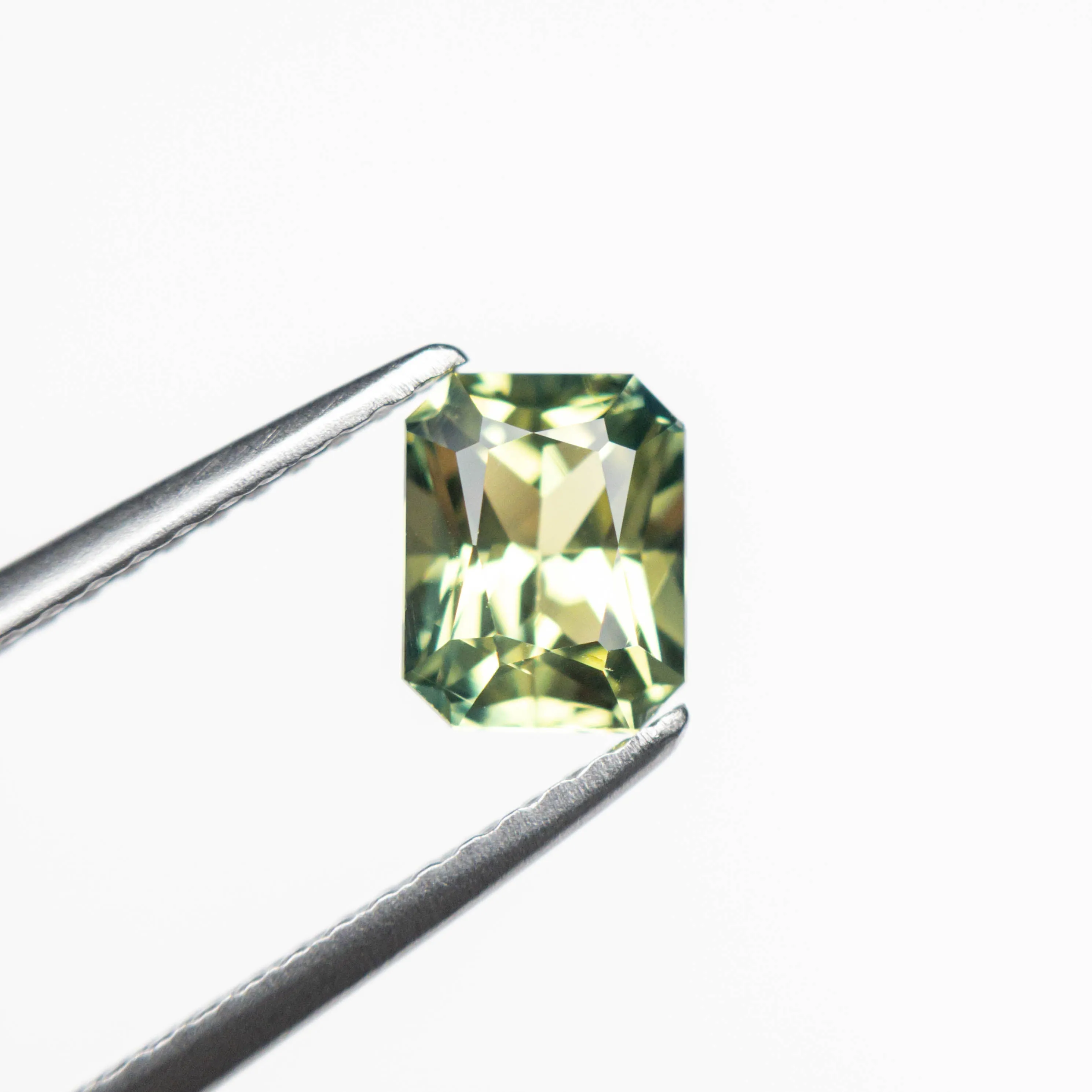 Yellow/Green Brilliant Sapphire - 1.13ct Cut Corner Rectangle