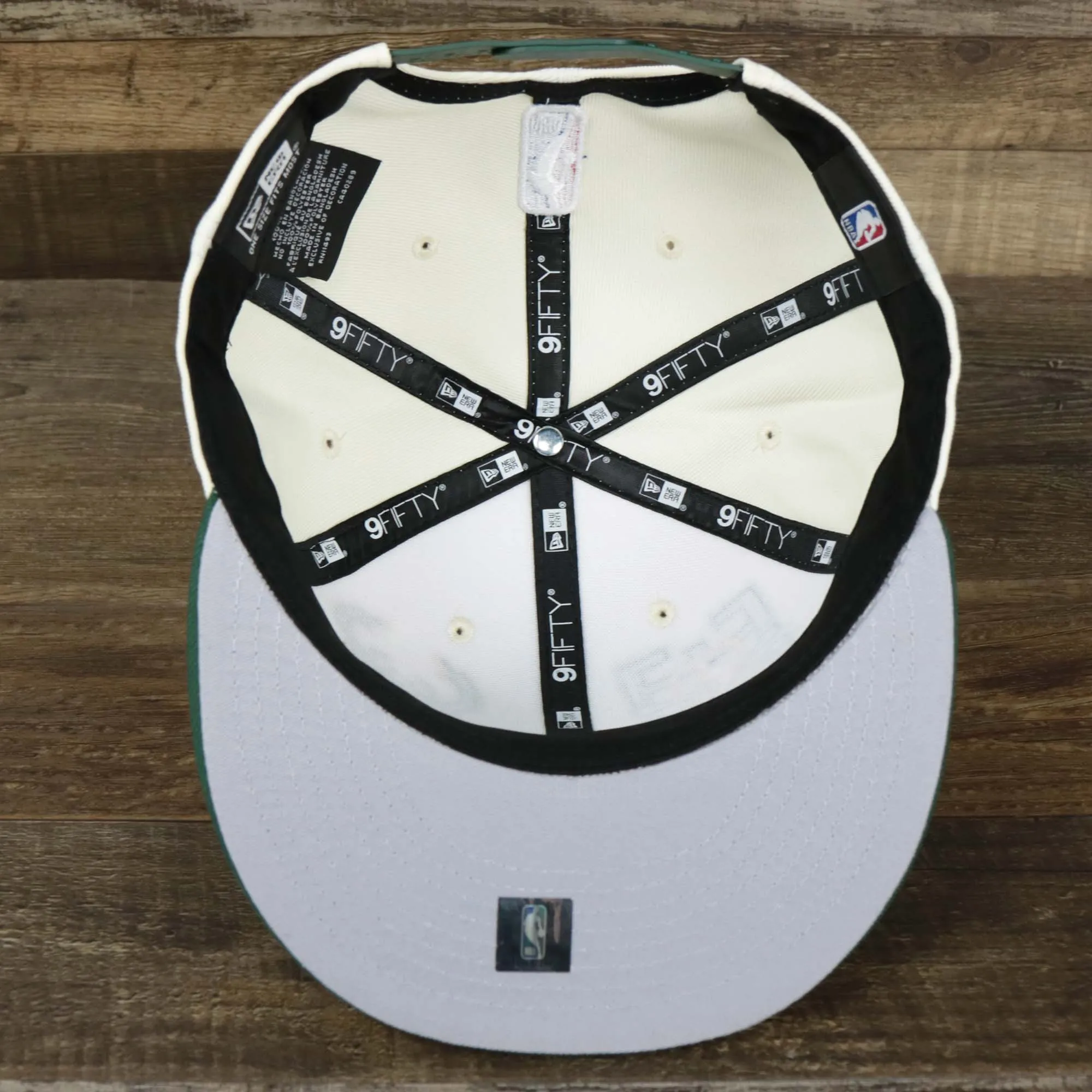 Youth Milwaukee Bucks NBA 2022 Draft Gray Bottom 9Fifty Snapback | New Era Cream/Green