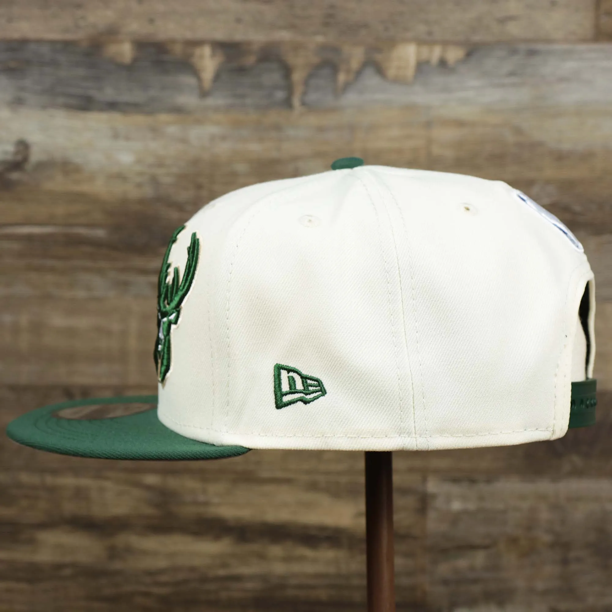 Youth Milwaukee Bucks NBA 2022 Draft Gray Bottom 9Fifty Snapback | New Era Cream/Green